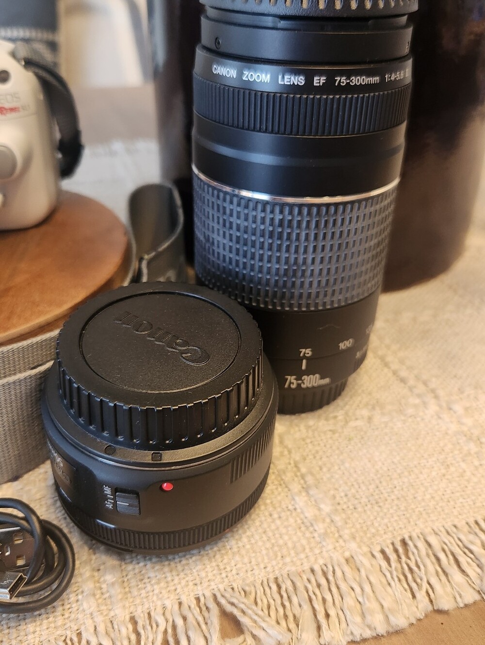 Canon EOS Rebel SL1 100D Camera Kit with Multiple Lenses - Picture 4 of 7